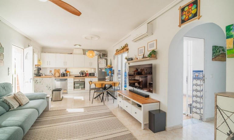 Sale - Villa -
Orihuela Costa* - Punta Prima
