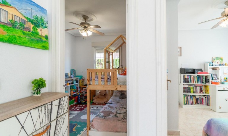 Sale - Villa -
Orihuela Costa* - Punta Prima