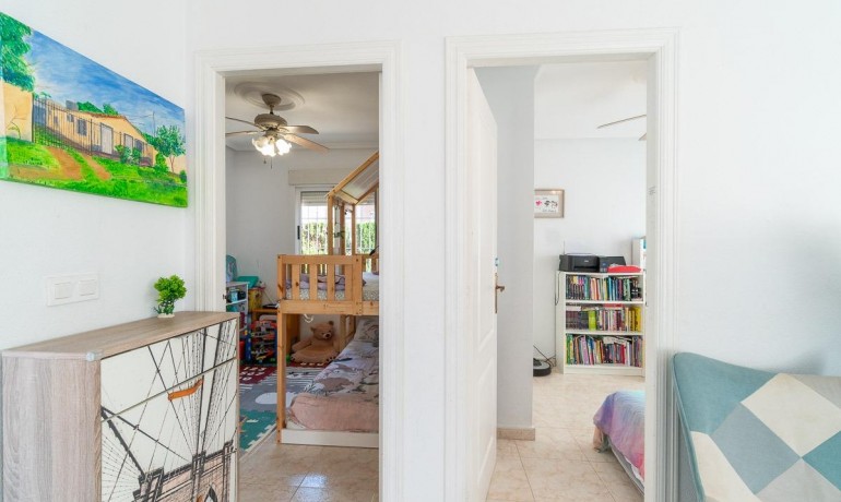 Sale - Villa -
Orihuela Costa* - Punta Prima