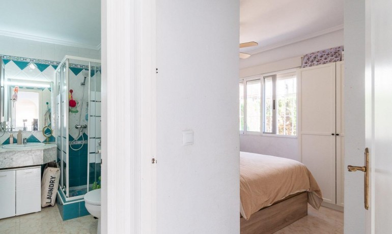 Sale - Villa -
Orihuela Costa* - Punta Prima