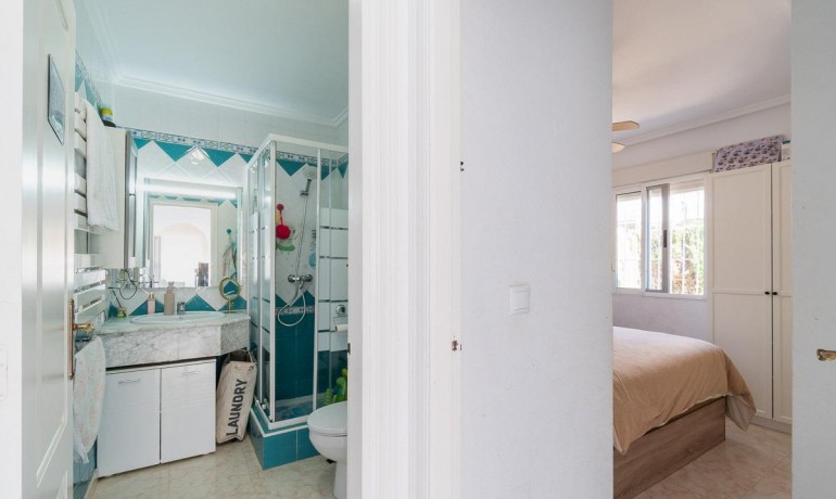 Sale - Villa -
Orihuela Costa* - Punta Prima