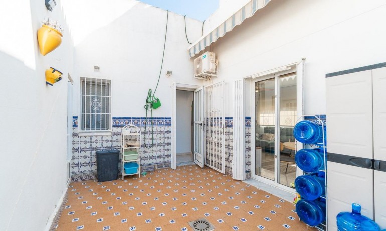 Sale - Villa -
Orihuela Costa* - Punta Prima