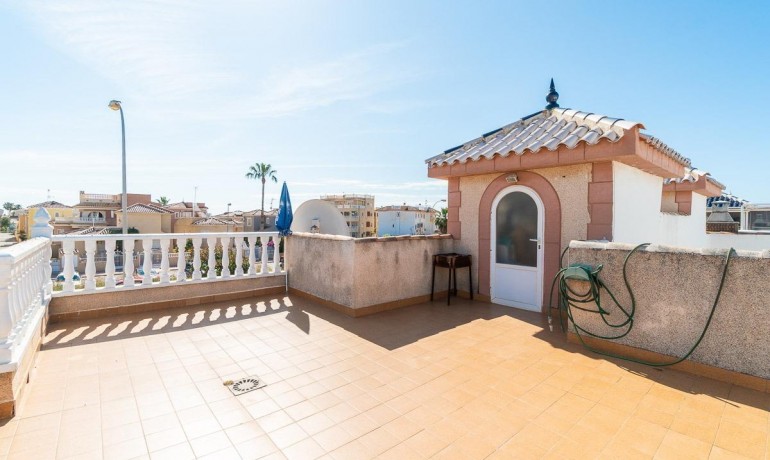 Sale - Villa -
Orihuela Costa* - Punta Prima