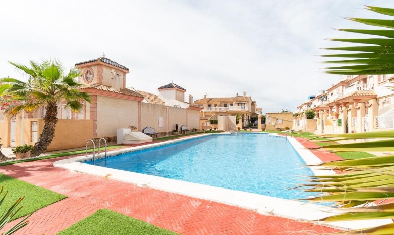 Sale - Villa -
Orihuela Costa* - Punta Prima