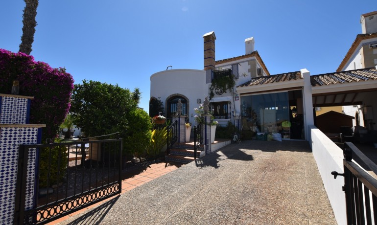Sale - Villa -
Algorfa - La Finca Golf Resort