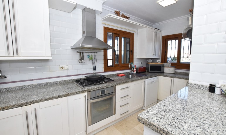 Sale - Villa -
Algorfa - La Finca Golf Resort