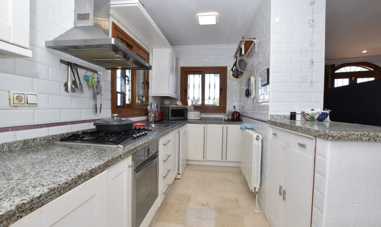 Sale - Villa -
Algorfa - La Finca Golf Resort