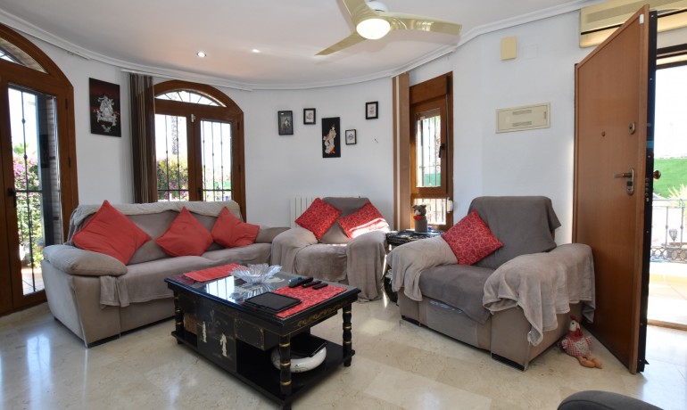 Sale - Villa -
Algorfa - La Finca Golf Resort