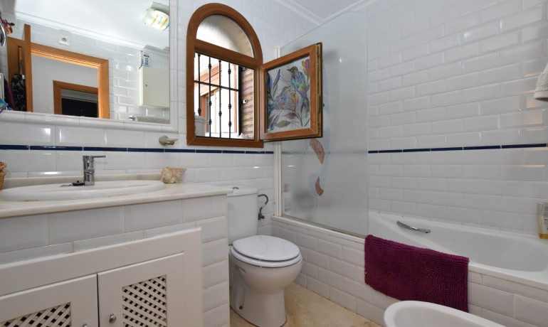 Sale - Villa -
Algorfa - La Finca Golf Resort