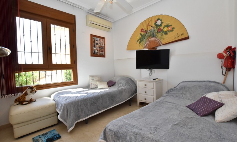 Sale - Villa -
Algorfa - La Finca Golf Resort