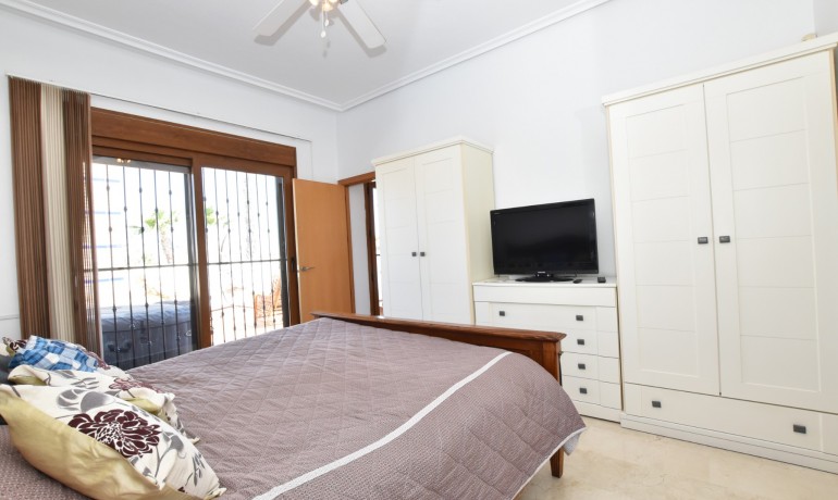 Sale - Villa -
Algorfa - La Finca Golf Resort