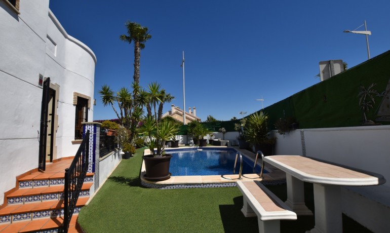 Sale - Villa -
Algorfa - La Finca Golf Resort