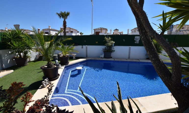 Sale - Villa -
Algorfa - La Finca Golf Resort