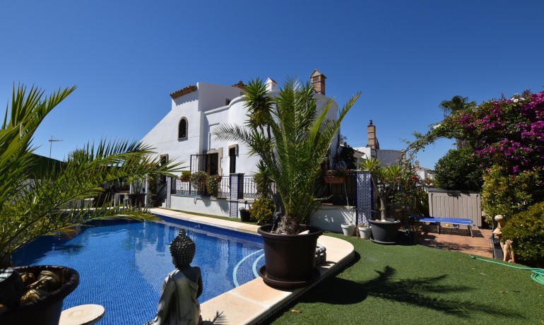 Sale - Villa -
Algorfa - La Finca Golf Resort
