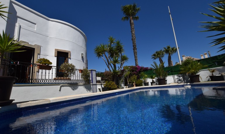 Sale - Villa -
Algorfa - La Finca Golf Resort