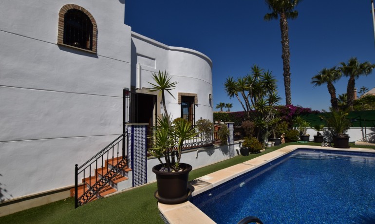 Sale - Villa -
Algorfa - La Finca Golf Resort