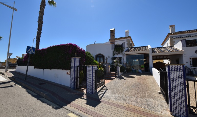 Sale - Villa -
Algorfa - La Finca Golf Resort