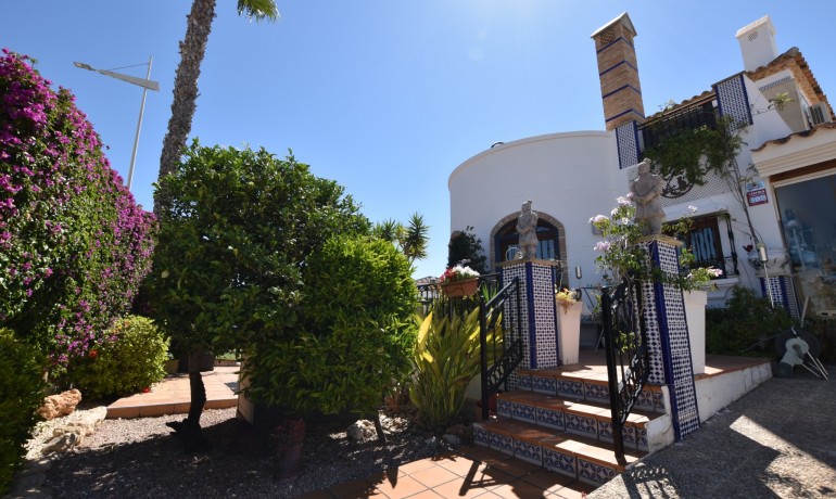 Sale - Villa -
Algorfa - La Finca Golf Resort