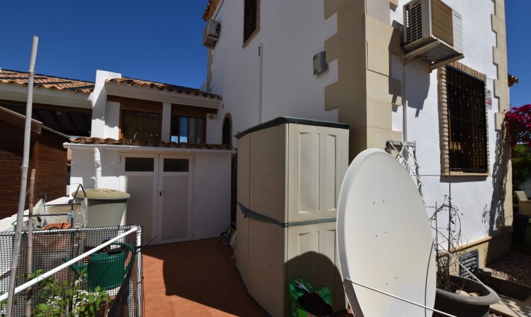 Sale - Villa -
Algorfa - La Finca Golf Resort