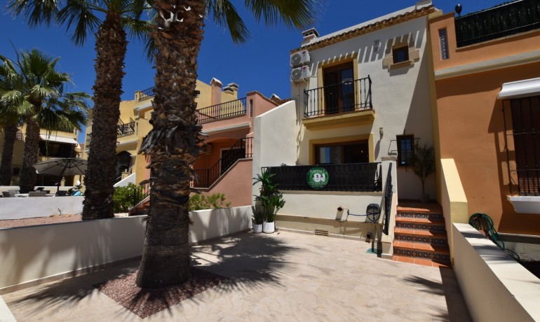 Sale - House -
Algorfa - La Finca Golf Resort