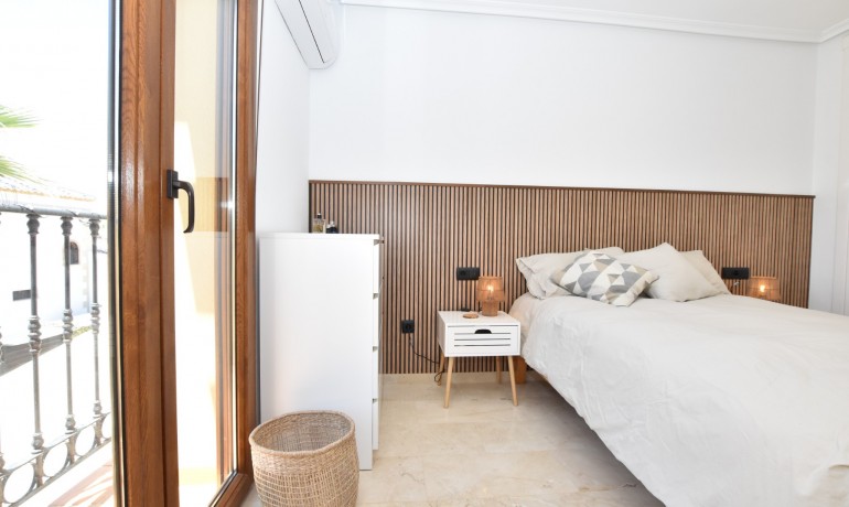 Sale - House -
Algorfa - La Finca Golf Resort