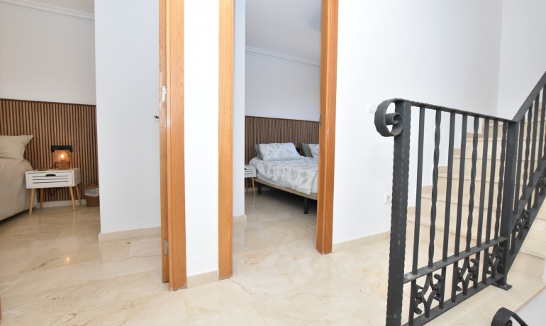 Sale - House -
Algorfa - La Finca Golf Resort