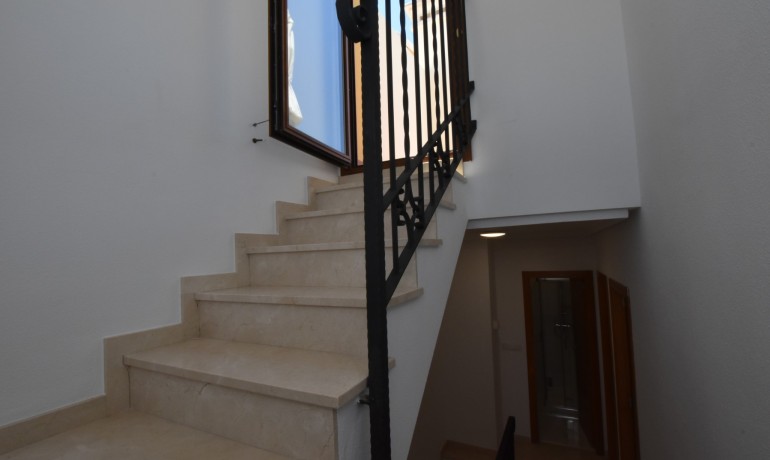 Sale - House -
Algorfa - La Finca Golf Resort