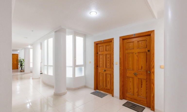 Sale - Apartment / Flat -
Torrevieja* - Playa del cura
