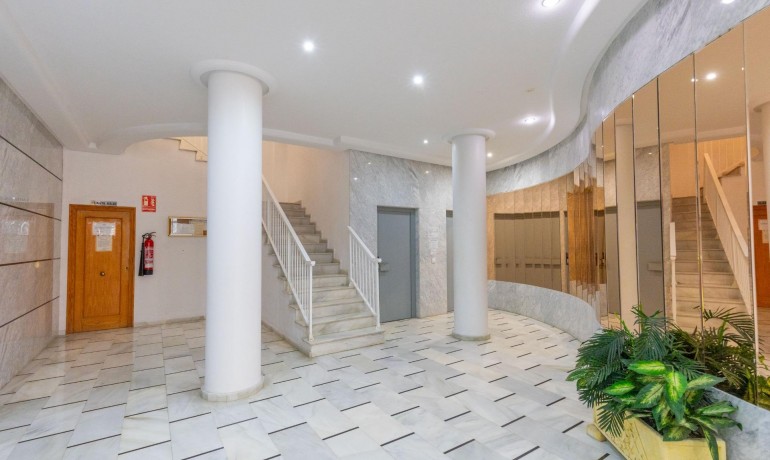 Sale - Apartment / Flat -
Torrevieja* - Playa del cura
