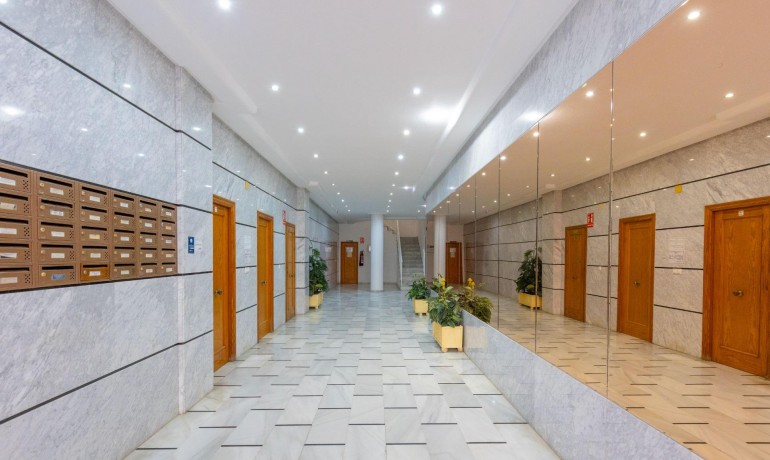 Sale - Apartment / Flat -
Torrevieja* - Playa del cura