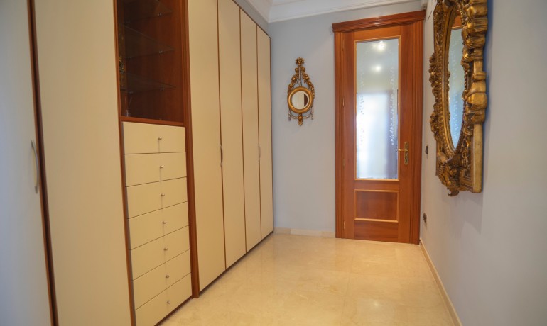 Sale - Apartment / Flat -
Benidorm - Benidorm - City