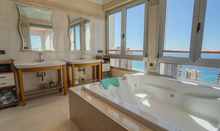 Sale - Apartment / Flat -
Benidorm - Benidorm - City