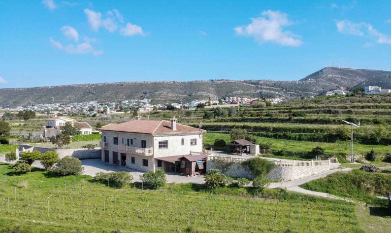 Sale - Farm -
Benitachell / El Poble Nou de Benitatxell - Centro