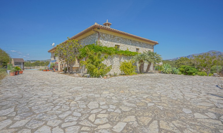 Sale - Farm -
Benitachell / El Poble Nou de Benitatxell - Centro