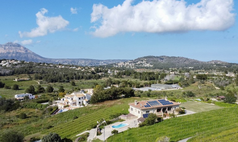 Sale - Farm -
Benitachell / El Poble Nou de Benitatxell - Centro