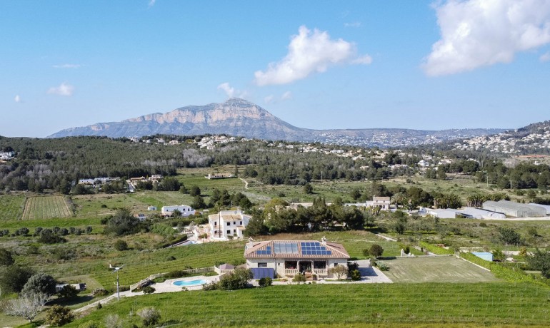Sale - Farm -
Benitachell / El Poble Nou de Benitatxell - Centro