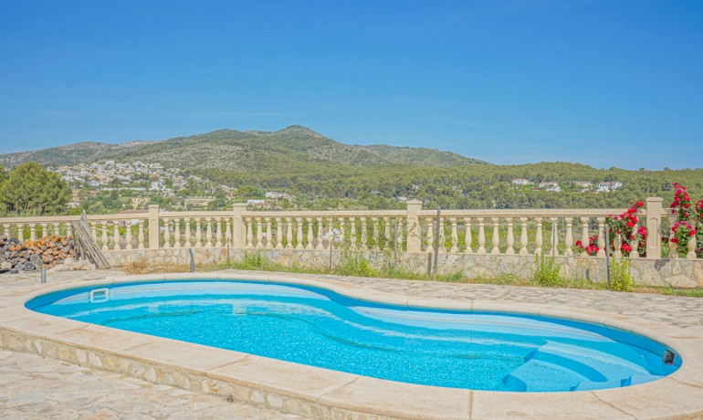 Sale - Farm -
Benitachell / El Poble Nou de Benitatxell - Centro