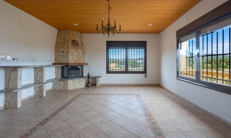 Sale - Farm -
Benitachell / El Poble Nou de Benitatxell - Centro