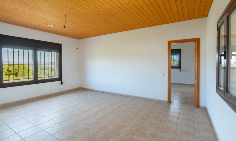 Sale - Farm -
Benitachell / El Poble Nou de Benitatxell - Centro