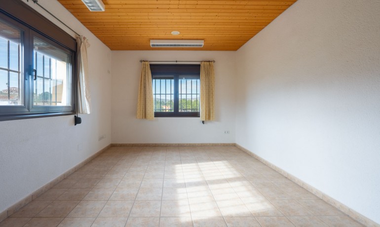 Sale - Farm -
Benitachell / El Poble Nou de Benitatxell - Centro