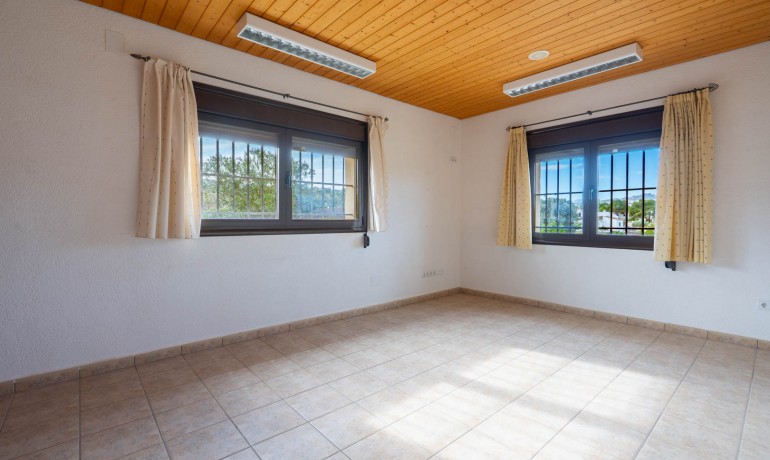 Sale - Farm -
Benitachell / El Poble Nou de Benitatxell - Centro