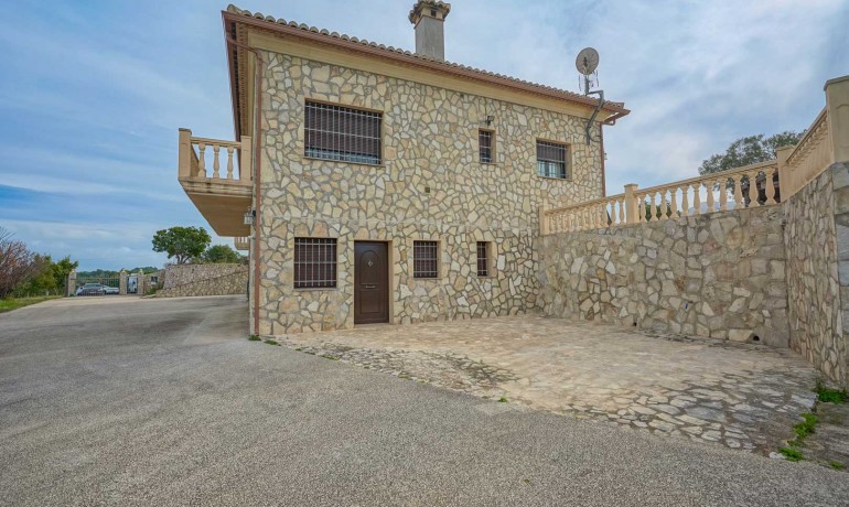 Sale - Farm -
Benitachell / El Poble Nou de Benitatxell - Centro