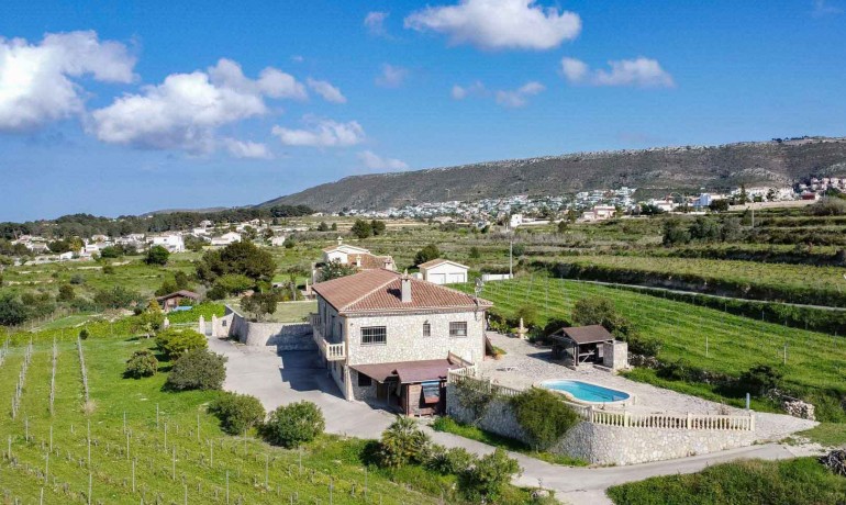 Sale - Farm -
Benitachell / El Poble Nou de Benitatxell - Centro