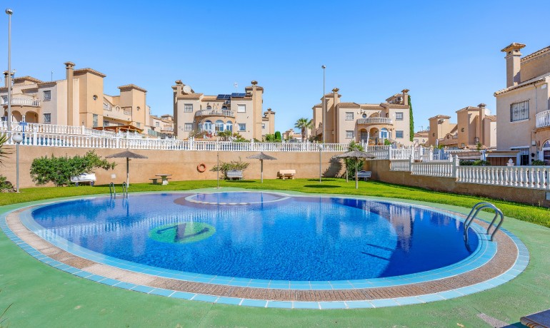 Sale - House -
Villamartin