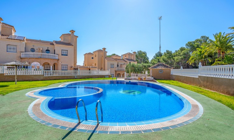 Sale - House -
Villamartin