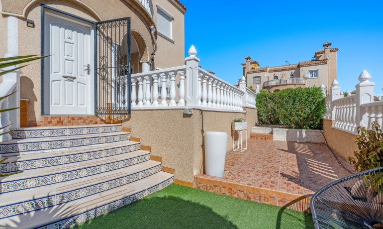 Sale - House -
Villamartin