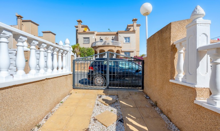 Sale - House -
Villamartin
