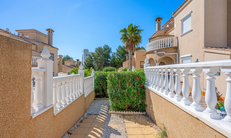 Sale - House -
Villamartin