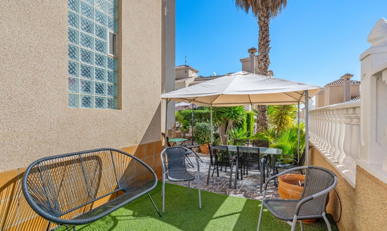 Sale - House -
Villamartin