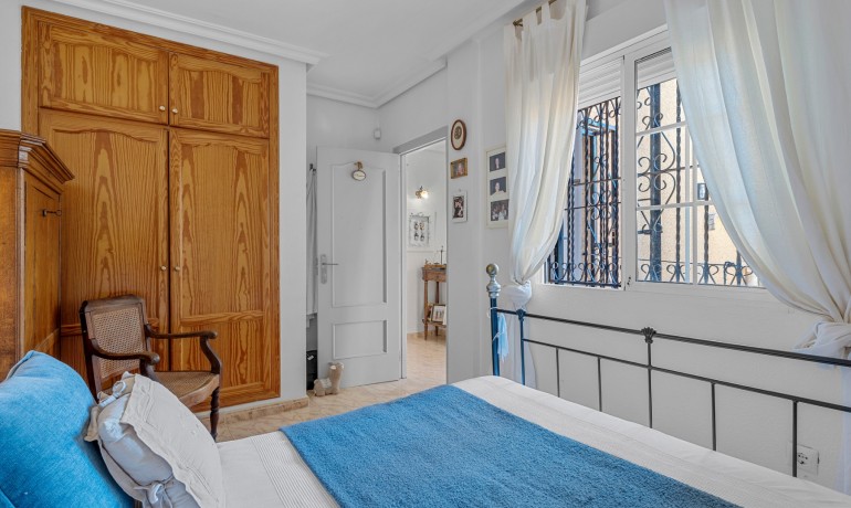 Sale - House -
Villamartin